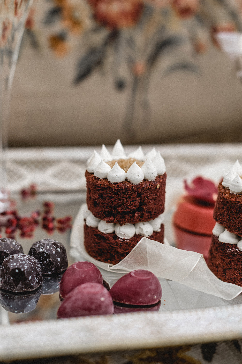 Mini Cakes Favours Boho Modern Romance Wedding Ideas Masha Unwerth Photography