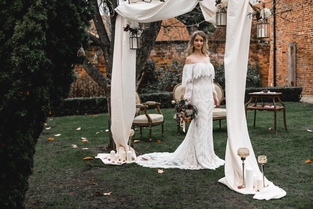 Hanging Lanterns Drapes Fabric Backdrop Boho Modern Romance Wedding Ideas Masha Unwerth Photography