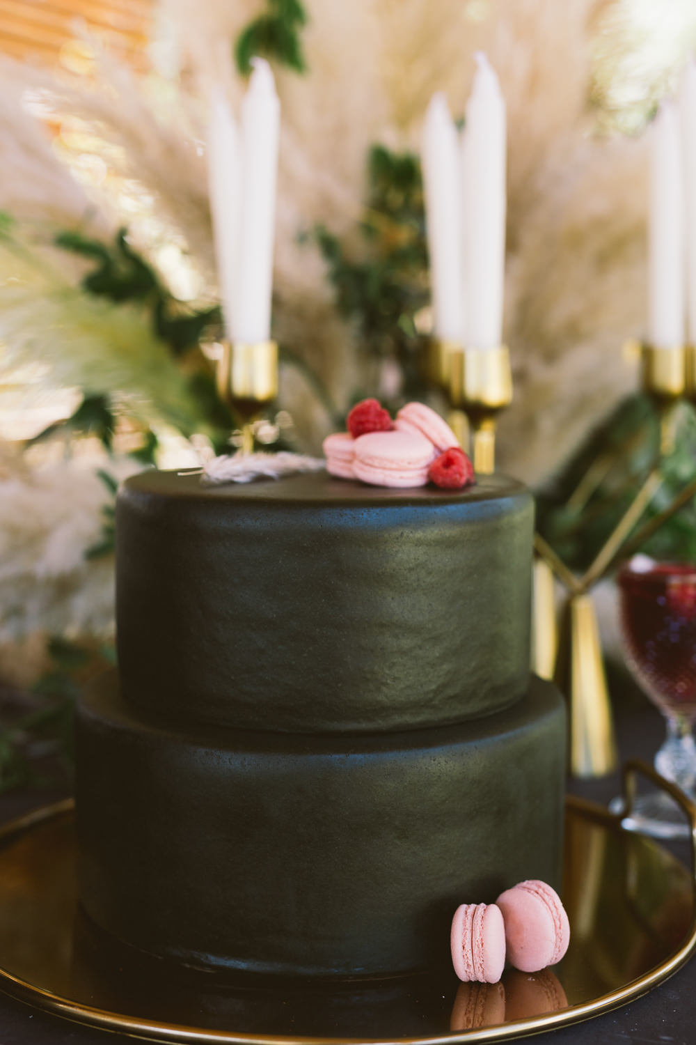 Black Cake Macarons Botanical Dark Green Velvet Pampas Grass Wedding Ideas Bárbara Araújo Photography