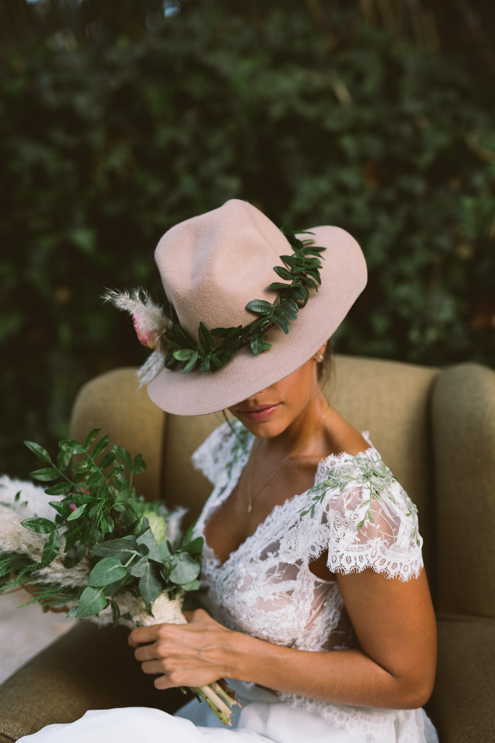 Bride Bridal Fedora Hat Accessory Greenery Foliage Floral Flowers Botanical Dark Green Velvet Pampas Grass Wedding Ideas Bárbara Araújo Photography