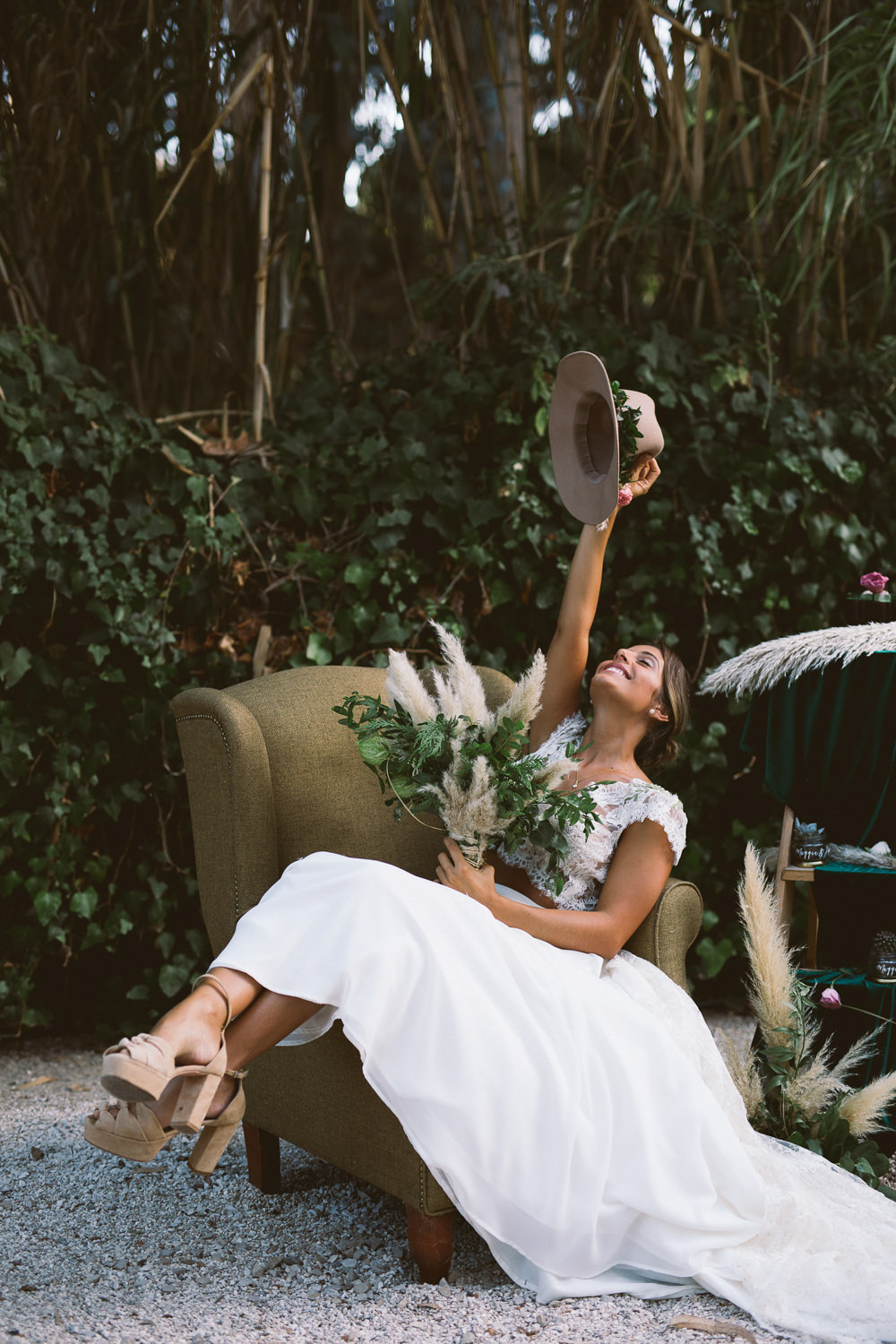 Bride Bridal Fedora Hat Accessory Greenery Foliage Floral Flowers Botanical Dark Green Velvet Pampas Grass Wedding Ideas Bárbara Araújo Photography