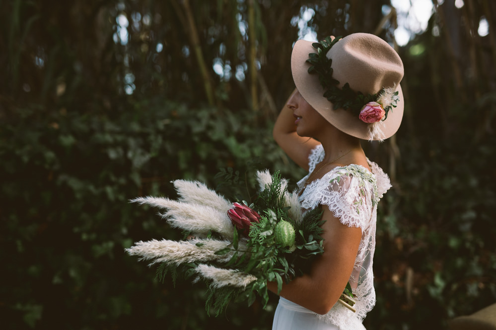 Bride Bridal Fedora Hat Accessory Greenery Foliage Floral Flowers Botanical Dark Green Velvet Pampas Grass Wedding Ideas Bárbara Araújo Photography