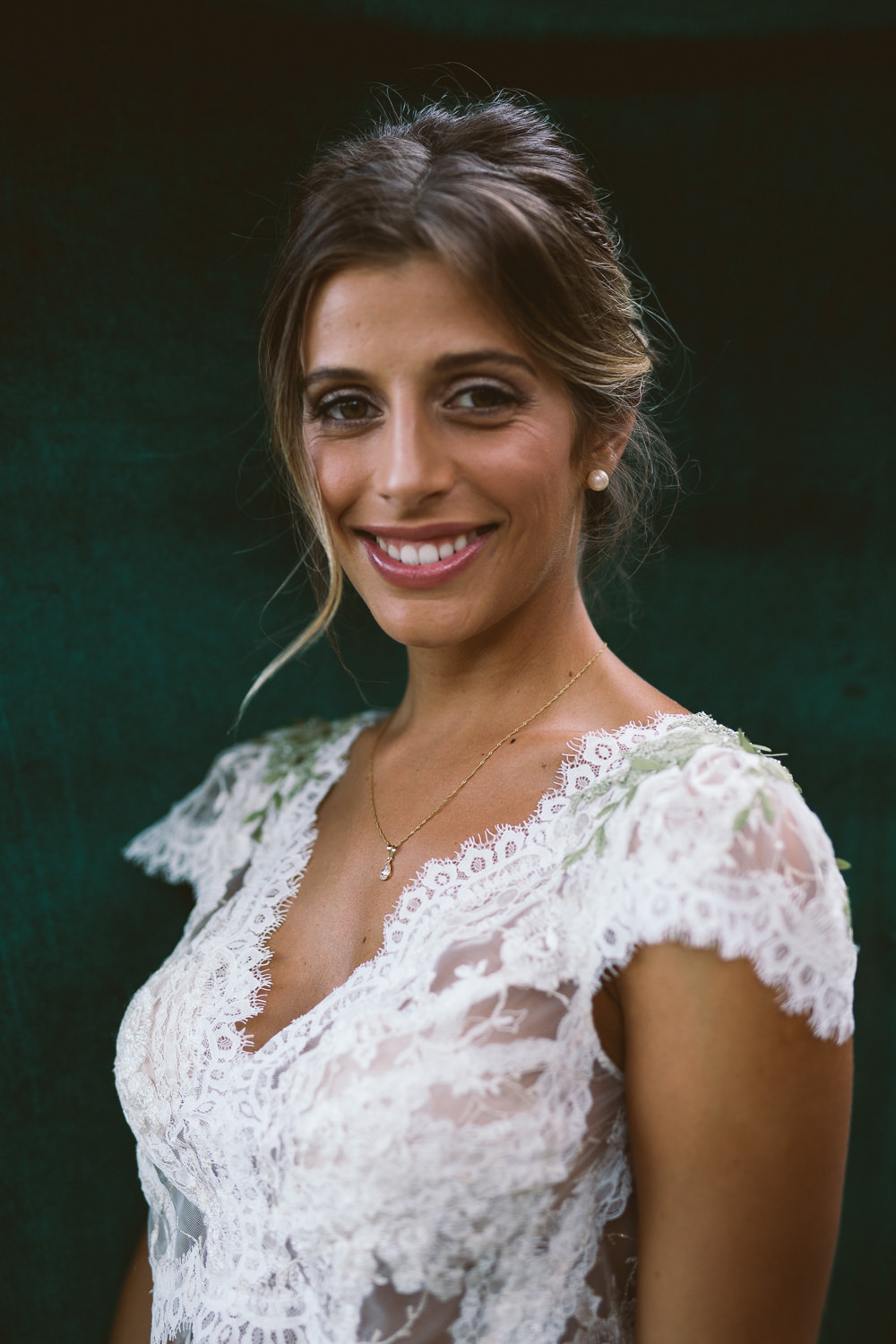 Bride Bridal Make Up Botanical Dark Green Velvet Pampas Grass Wedding Ideas Bárbara Araújo Photography