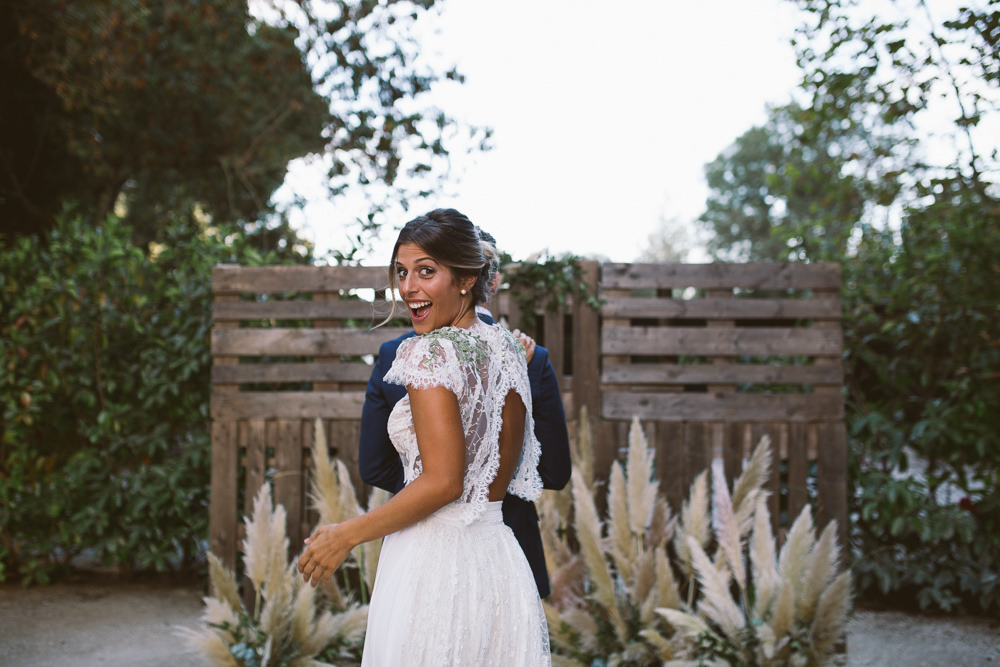 First Look Botanical Dark Green Velvet Pampas Grass Wedding Ideas Bárbara Araújo Photography