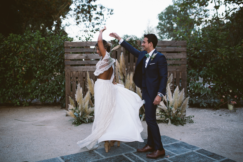 Botanical Dark Green Velvet Pampas Grass Wedding Ideas Bárbara Araújo Photography