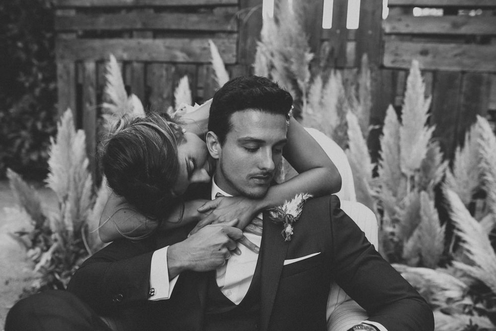 Botanical Dark Green Velvet Pampas Grass Wedding Ideas Bárbara Araújo Photography