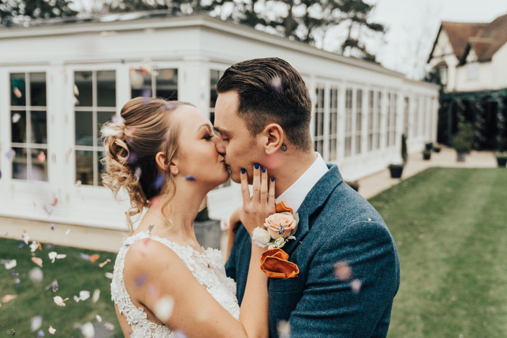 Confetti Throw Hoop Wedding Ideas Rebecca Carpenter Photography