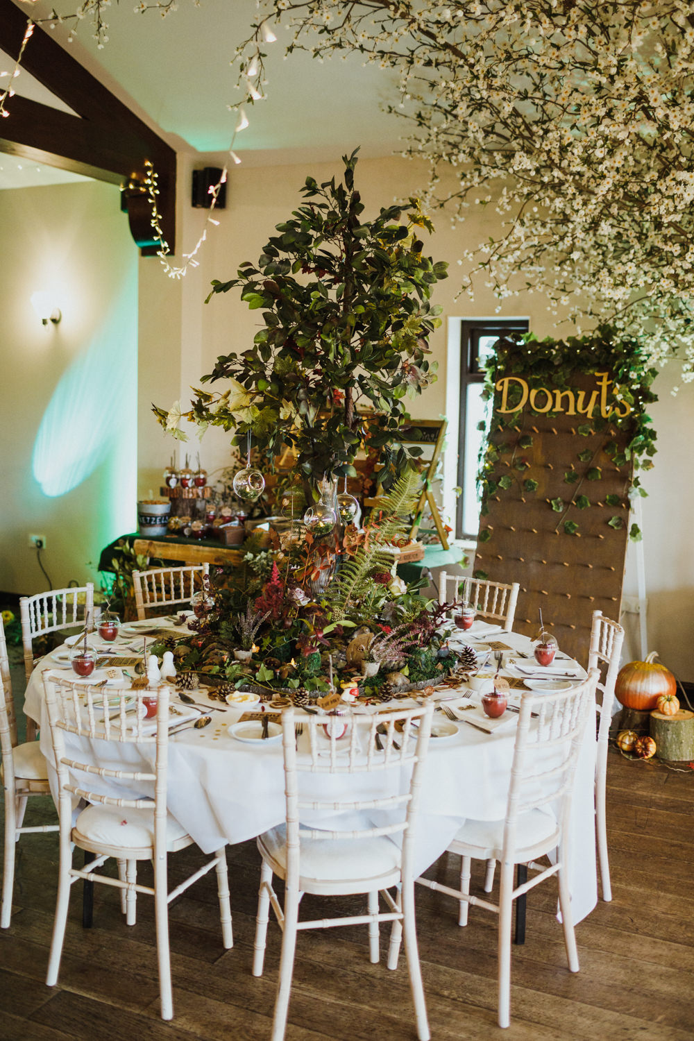 Table Tablescape Centrepiece Greenery Foliage Tall Tree Autumn Ox Pasture Hall Wedding Photography34