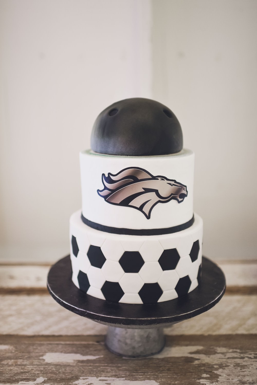 Cake Kindred Barn Wedding The Kindred Collective