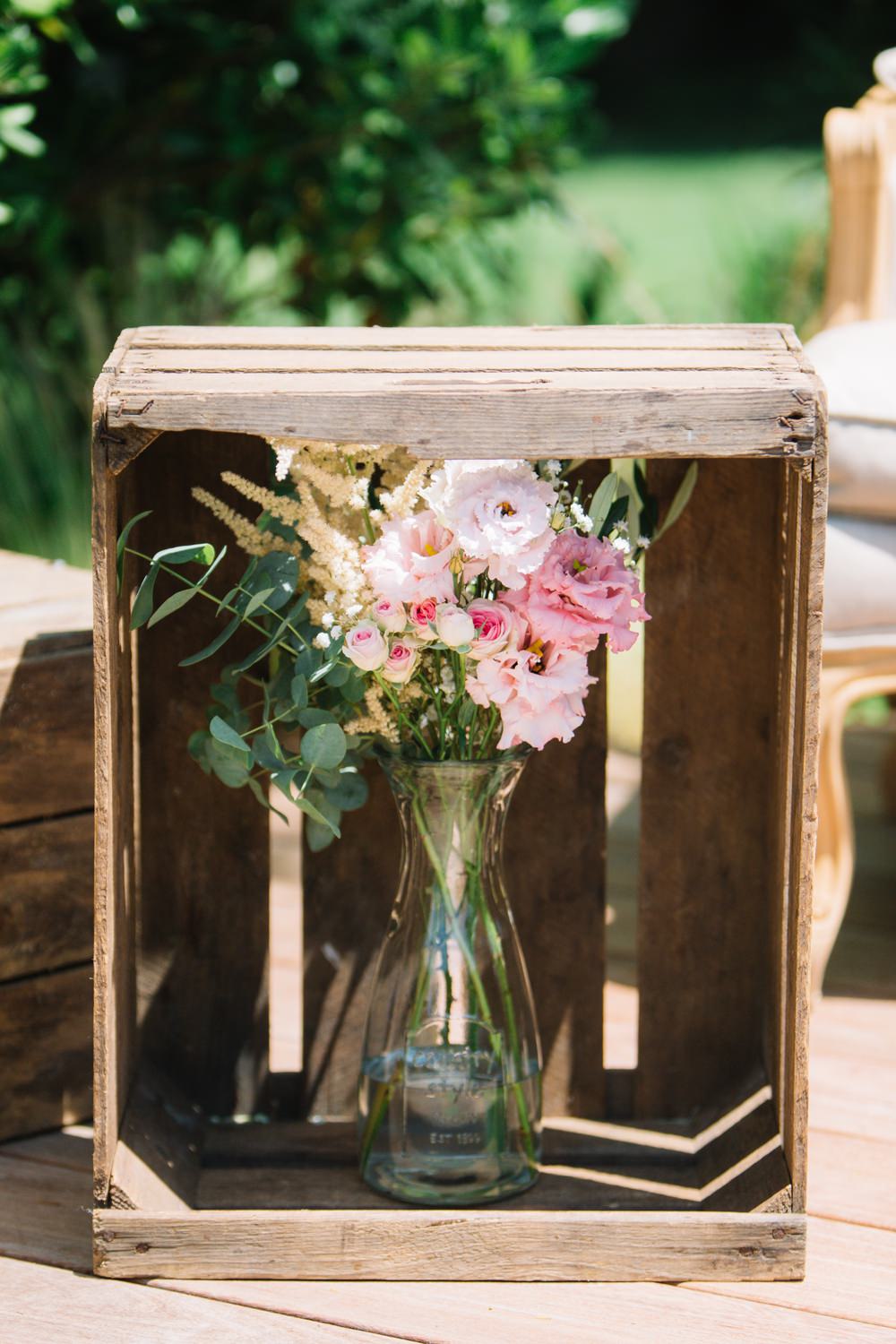 Apple Crate Floral Display Pink Flowers Saint Tropez Wedding Sophie Boulet Photographe