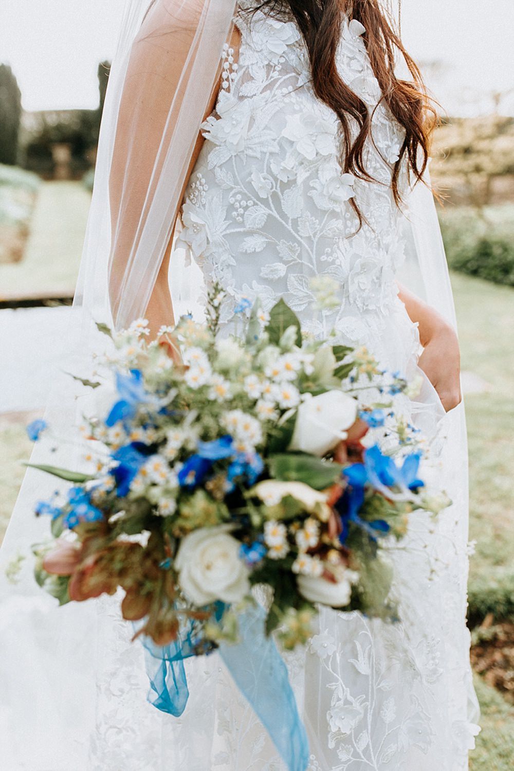 Fresh Blue & Gold Wedding Ideas with Wild & Free Flora
