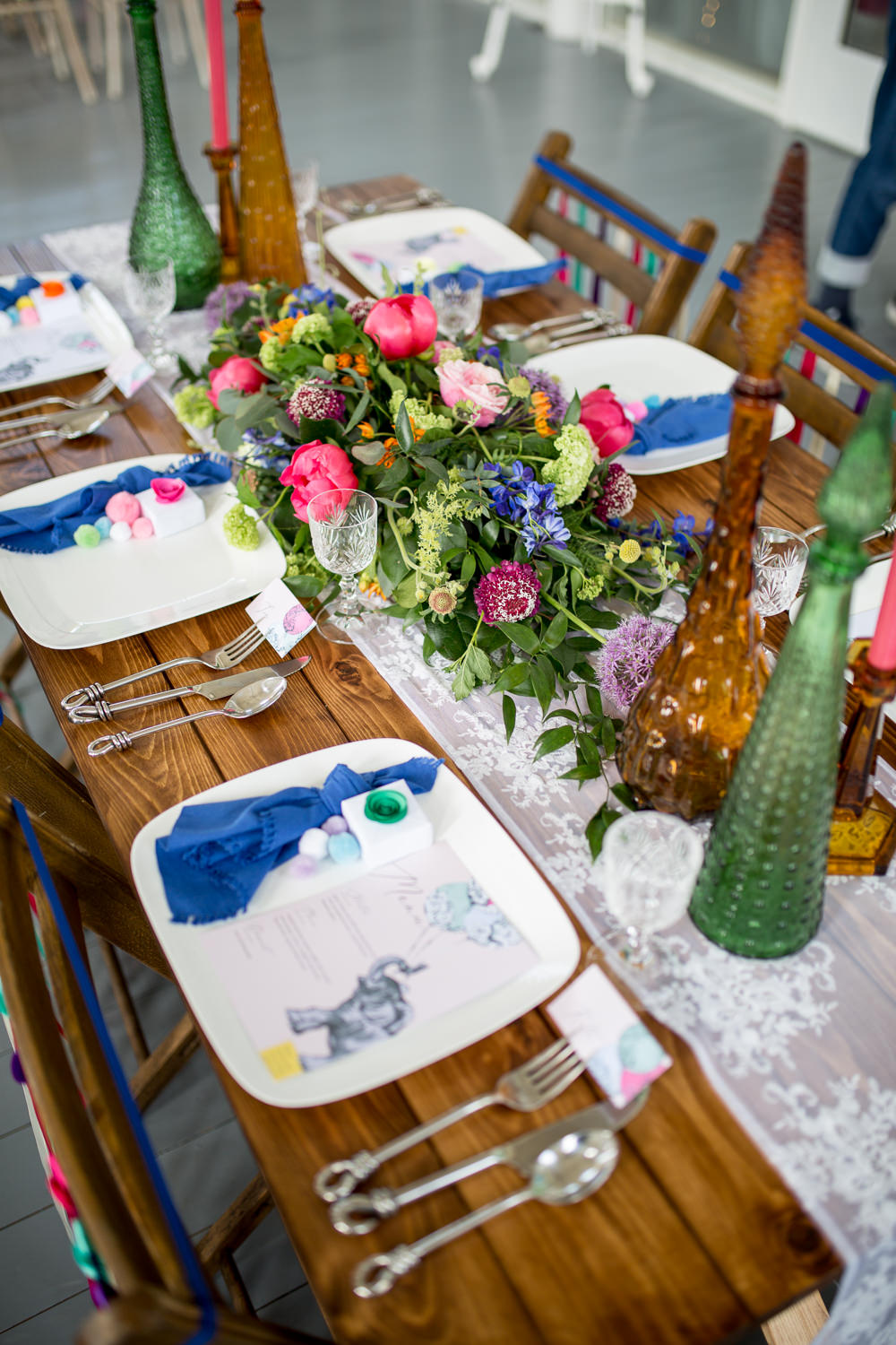 Hot Florence Hand Tied Bouquet – Vibrant Mixed Flowers Arrangement, image size:1000x1500