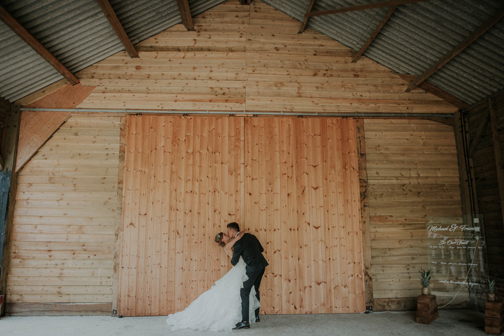 Captains Wood Barn Wedding Megan Elle Photography