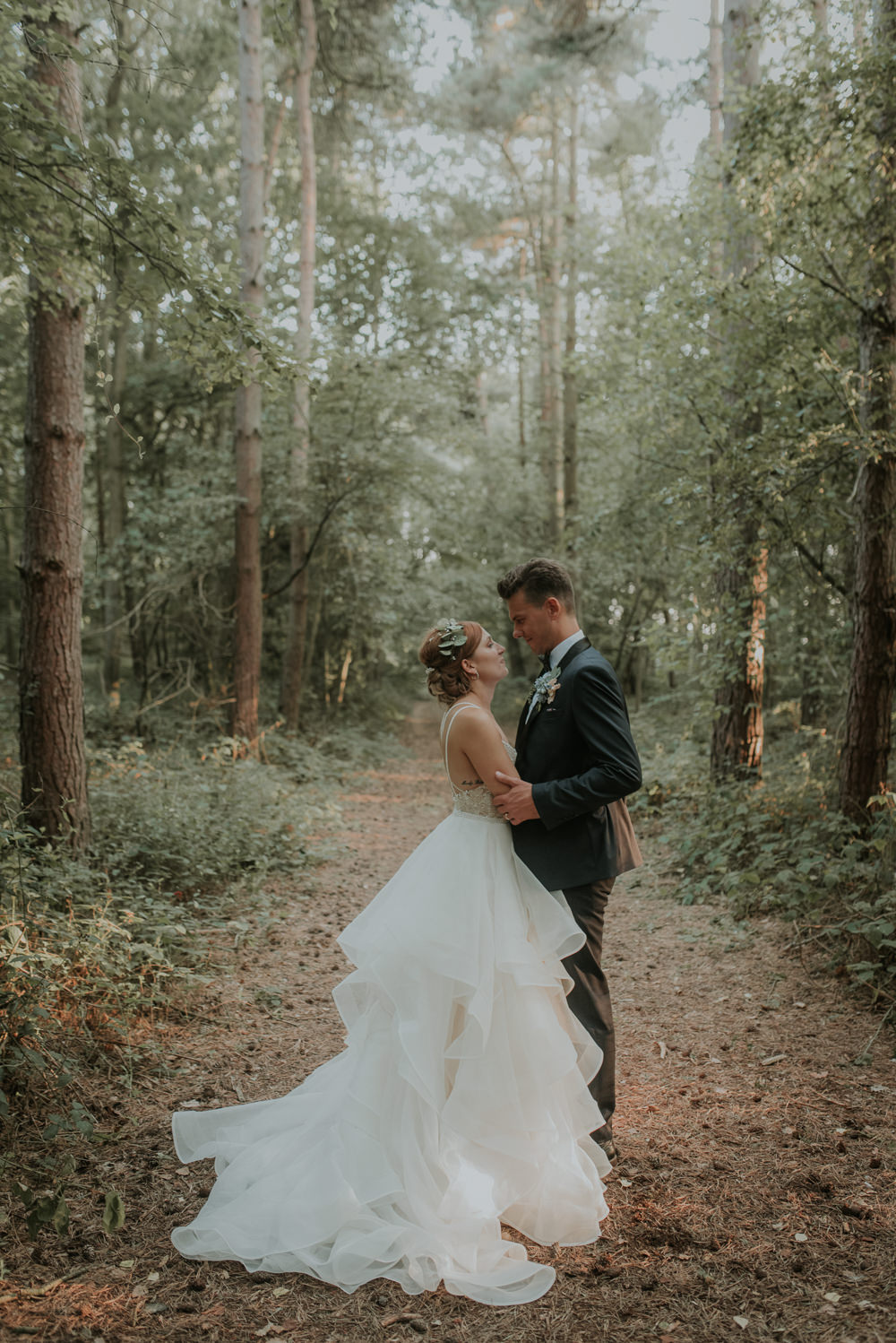 Captains Wood Barn Wedding Megan Elle Photography