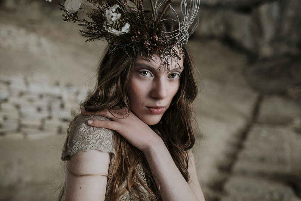 Bride Bridal Flower Crown Wire Branch Accessory Cave Wedding Ideas Vanessa Illi Photographer