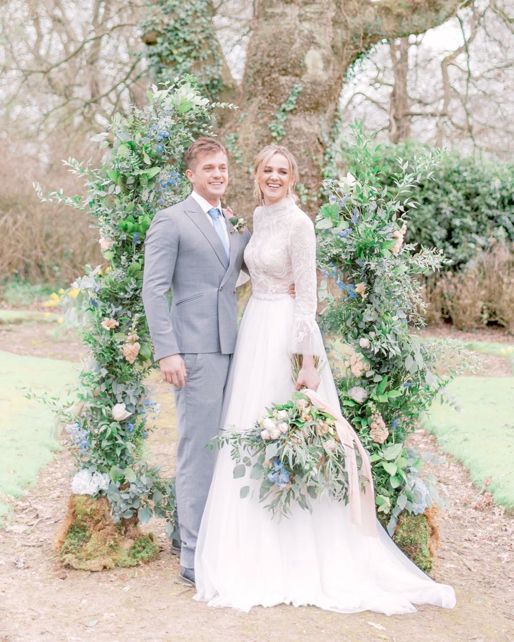 Elegant Wedding Ideas Yll Weddings Unstructured Flower Arch Peach Greenery Foliage Backdrop Natural