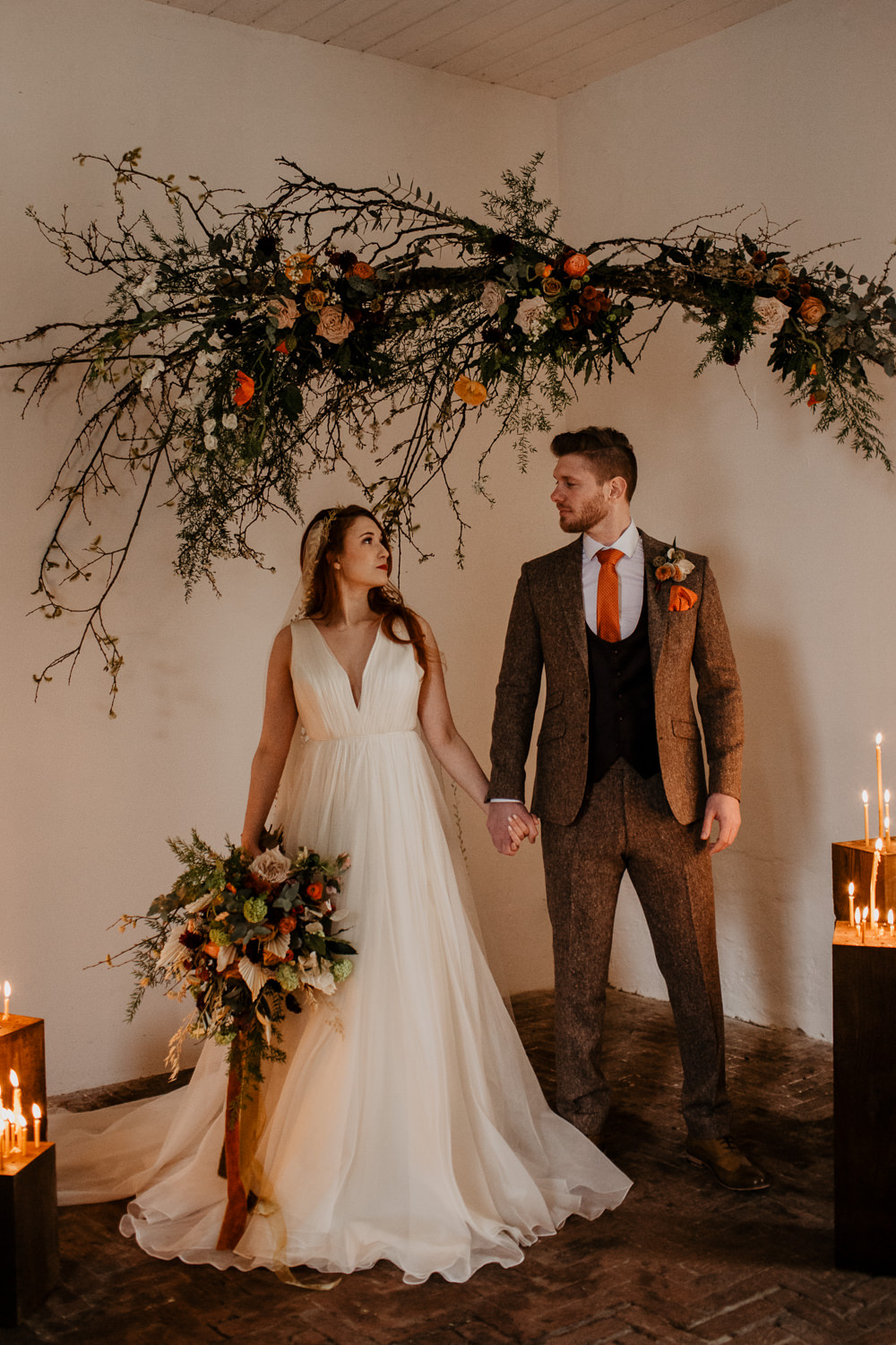 Elopement Wedding Ideas Oilvejoy Photography Branch Installation Flowers Wild Natural Orange Rose Autumn Fall Candles Backdrop Floral