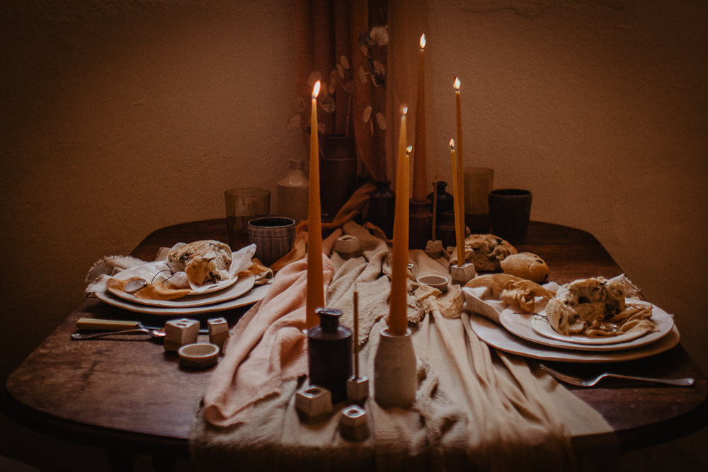 Table Tablescape Decor Decoration Candles Dried Flowers Grasses Sweetheart Table Earthenware Table Linen Silk Earthy Autumn Fall Elopement Wedding Ideas Oilvejoy Photography