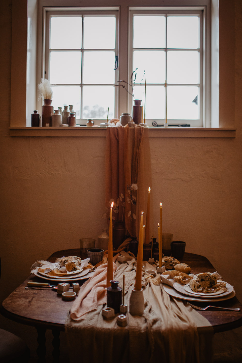 Table Tablescape Decor Decoration Candles Dried Flowers Grasses Sweetheart Table Earthenware Table Linen Silk Earthy Autumn Fall Elopement Wedding Ideas Oilvejoy Photography