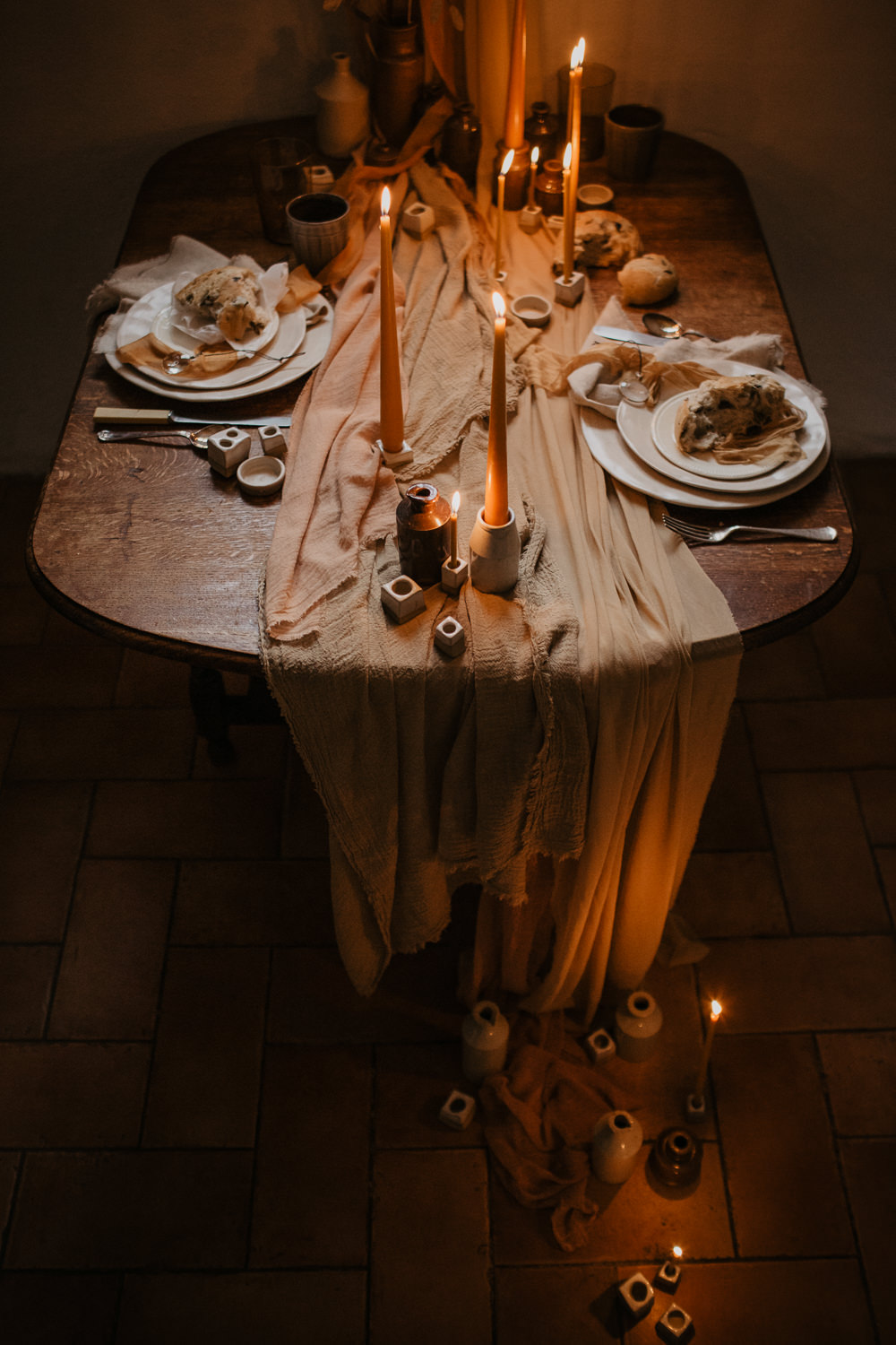 Table Tablescape Decor Decoration Candles Dried Flowers Grasses Sweetheart Table Earthenware Table Linen Silk Earthy Autumn Fall Elopement Wedding Ideas Oilvejoy Photography