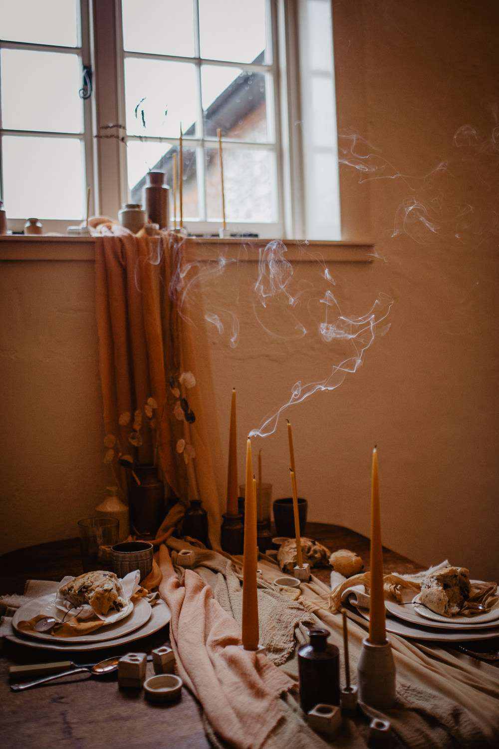 Table Tablescape Decor Decoration Candles Dried Flowers Grasses Sweetheart Table Earthenware Table Linen Silk Earthy Autumn Fall Elopement Wedding Ideas Oilvejoy Photography