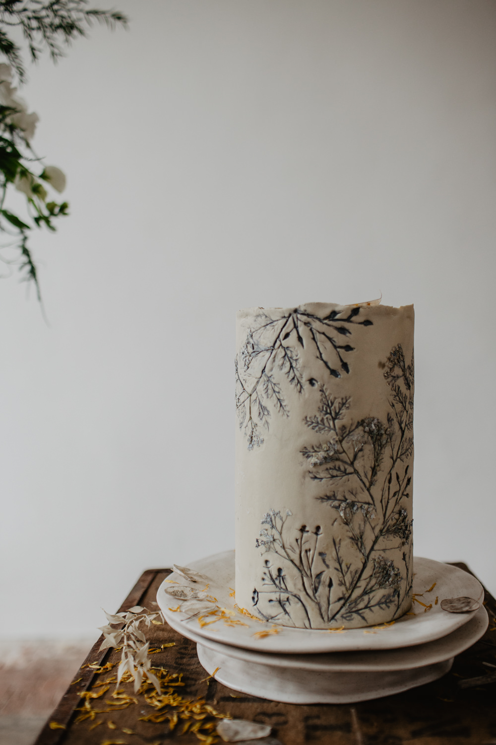 Cake Cakes Flowers Floral Leaf Leaves Botanical Earthy Natural Elopement Wedding Ideas Oilvejoy Photography