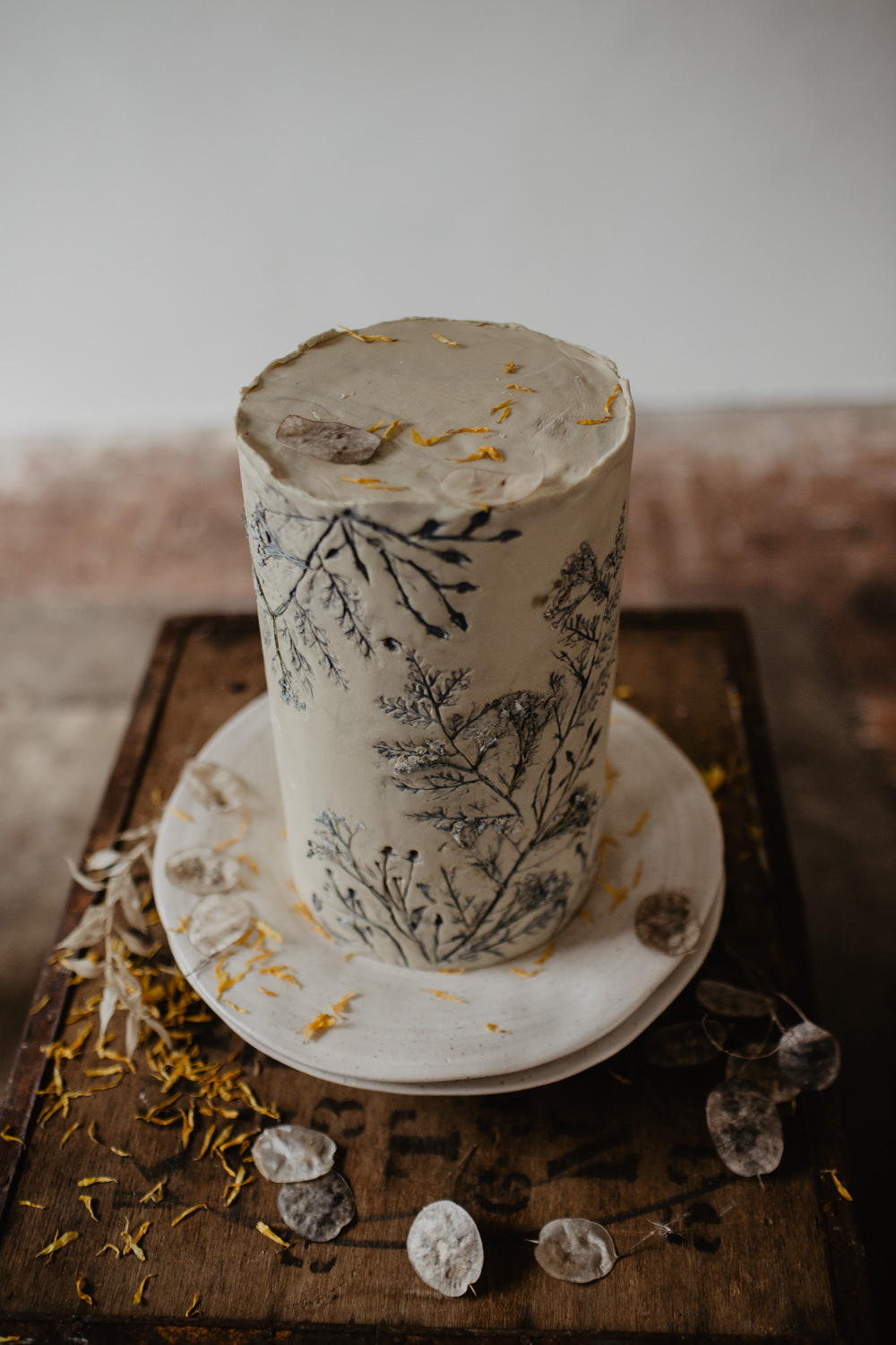 Cake Cakes Flowers Floral Leaf Leaves Botanical Earthy Natural Elopement Wedding Ideas Oilvejoy Photography