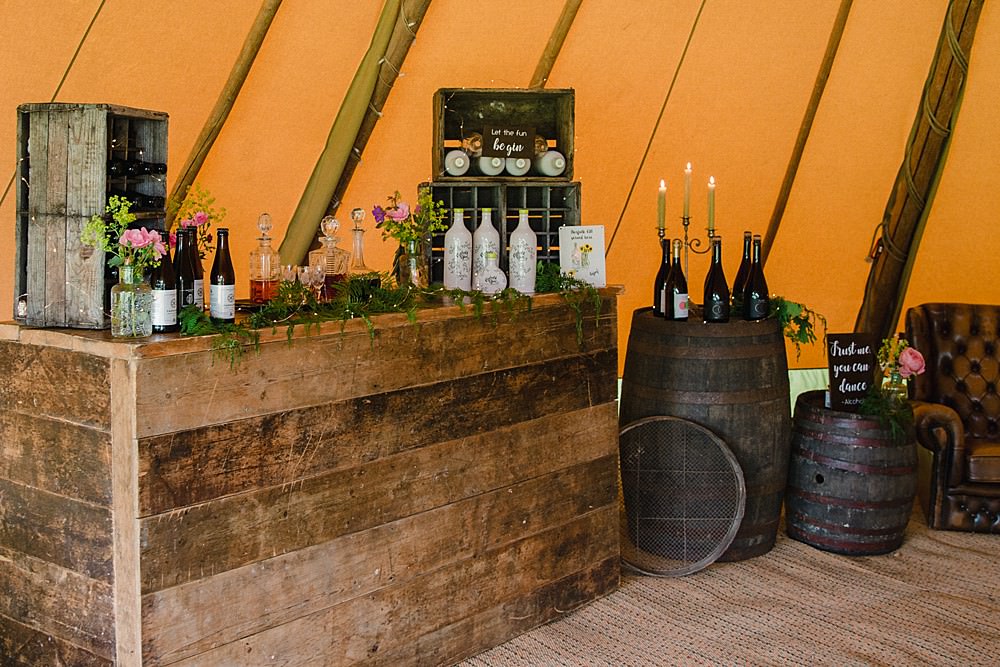 Gin Bar Station Stand Drinks Pet Wedding Ideas Vicky Plum Photography