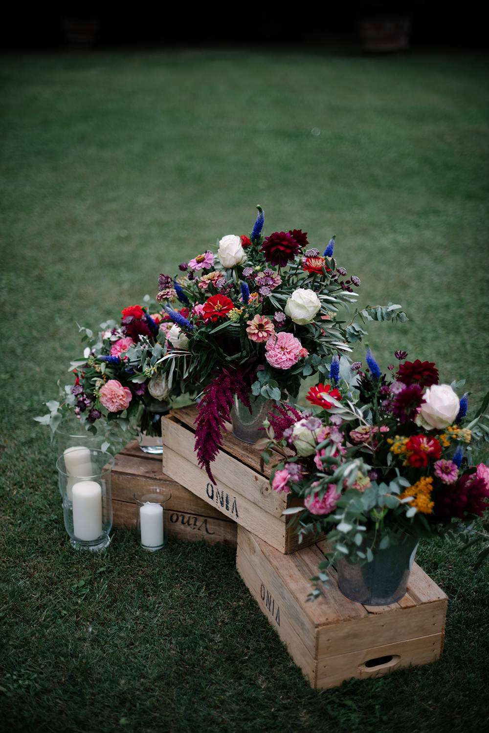 Flower Flowers Arrangement Candles Pink Roses Eucalyptus Dahlia Crates Wooden Tuscany Wedding Lelia Scarfiotti