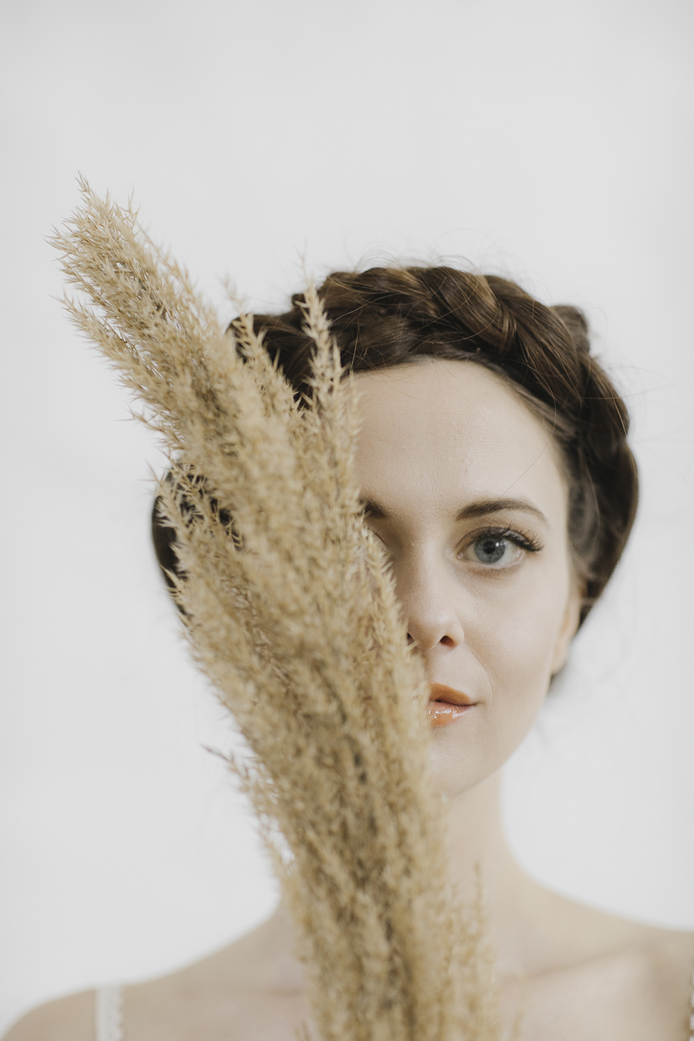 Pampas Grass Hair Bride Bridal Plait Braid Halo Ethereal Artistic Wedding Ideas Francesca Francesca