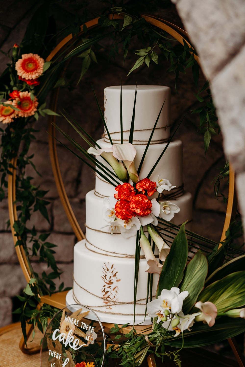 Cake Leaves Twine Pineapples Hoop Tropical Wedding Ideas When Charlie Met Hannah