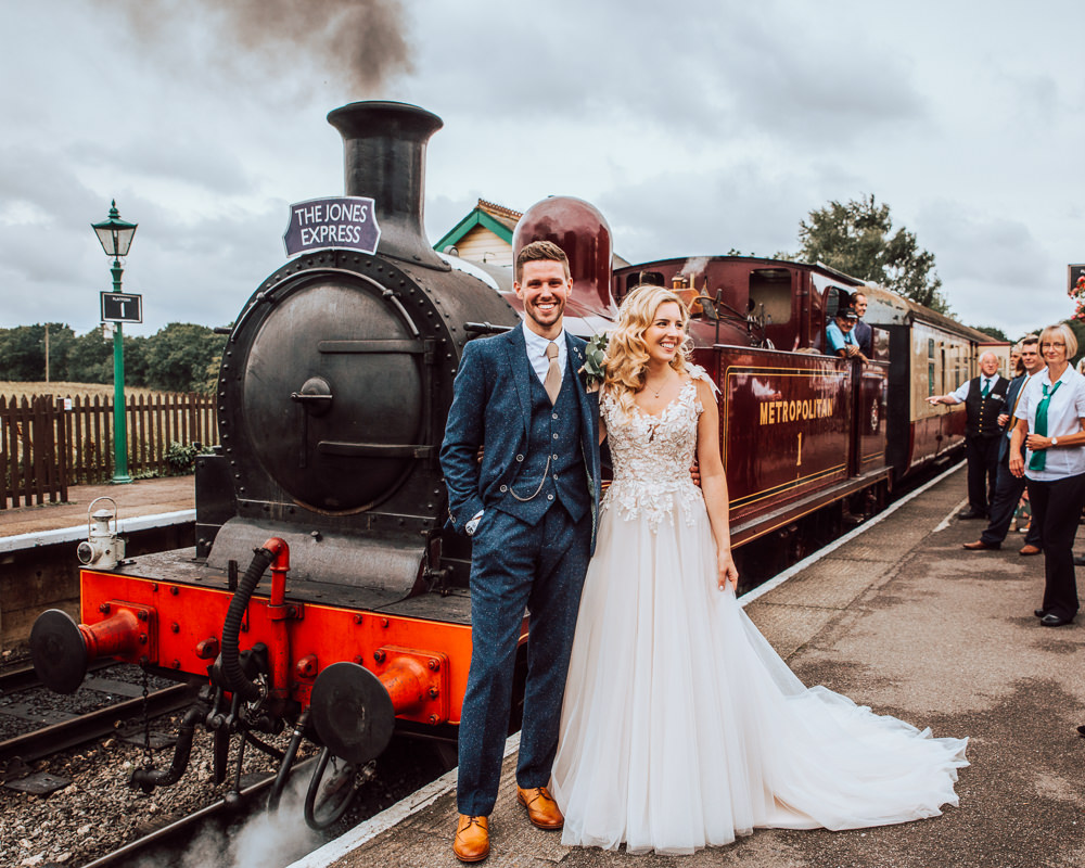 Willingale Village Hall Wedding Beautifully Detailed DIY, image size:1000x800