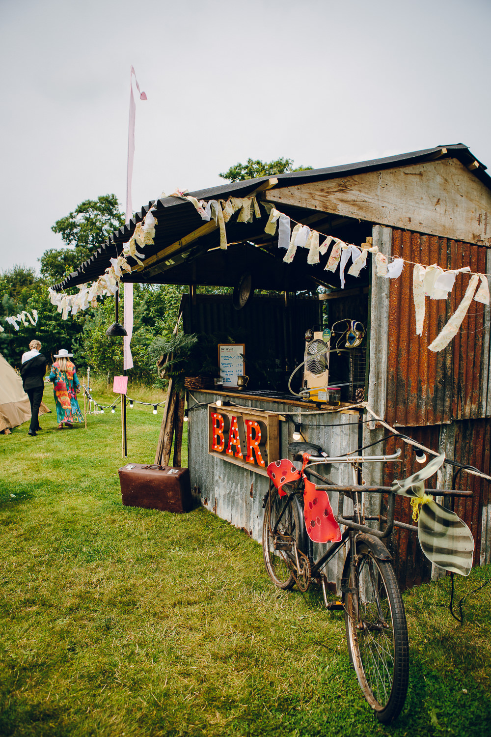 Drinks Shed Stand Station Bar Alderford Lake Wedding Amy B Photography