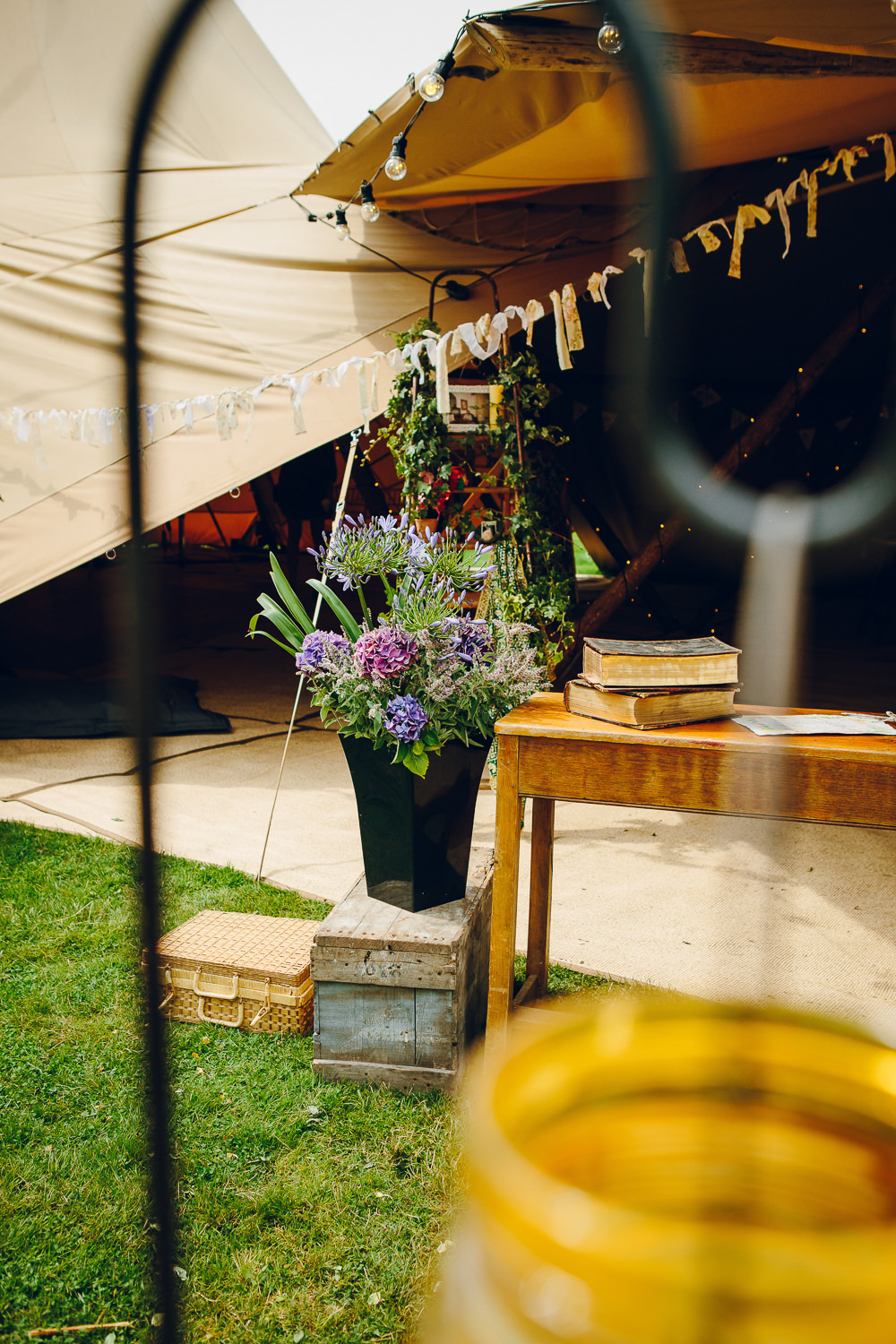 Wild Flowers Natural Tipi Alderford Lake Wedding Amy B Photography