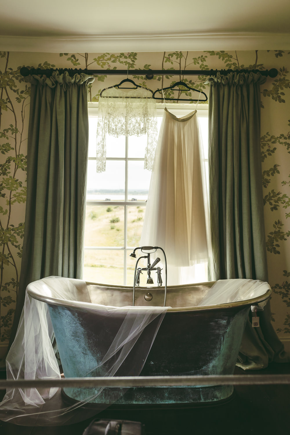 Roll Top Bath Veil Dress Kingshill Barn Wedding Sandra Reddin Photography