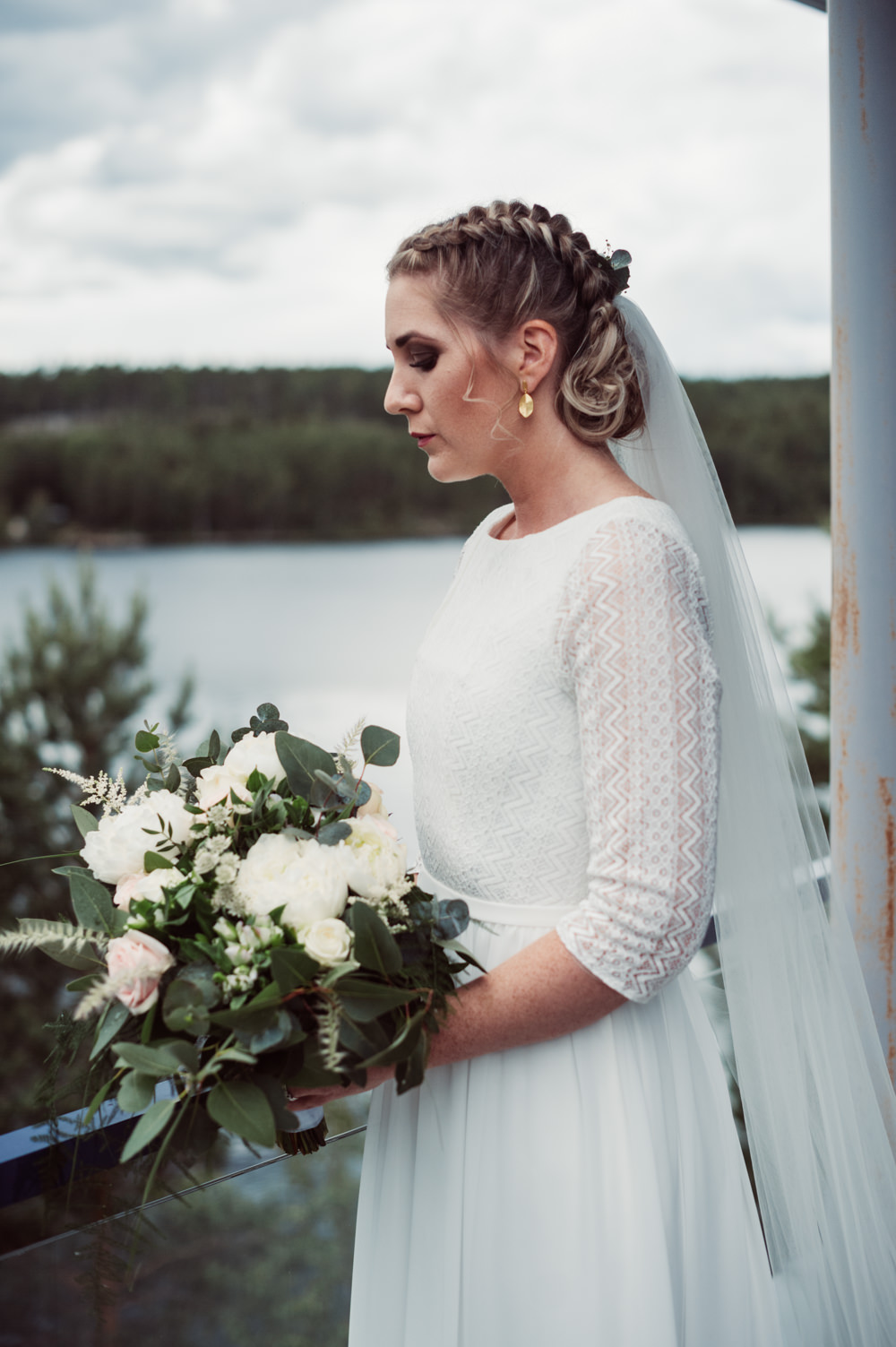 Bouquet Flowers Bride Bridal Bridesmaids Greenery Foliage Rose Peony Norway Wedding Maximilian Photography