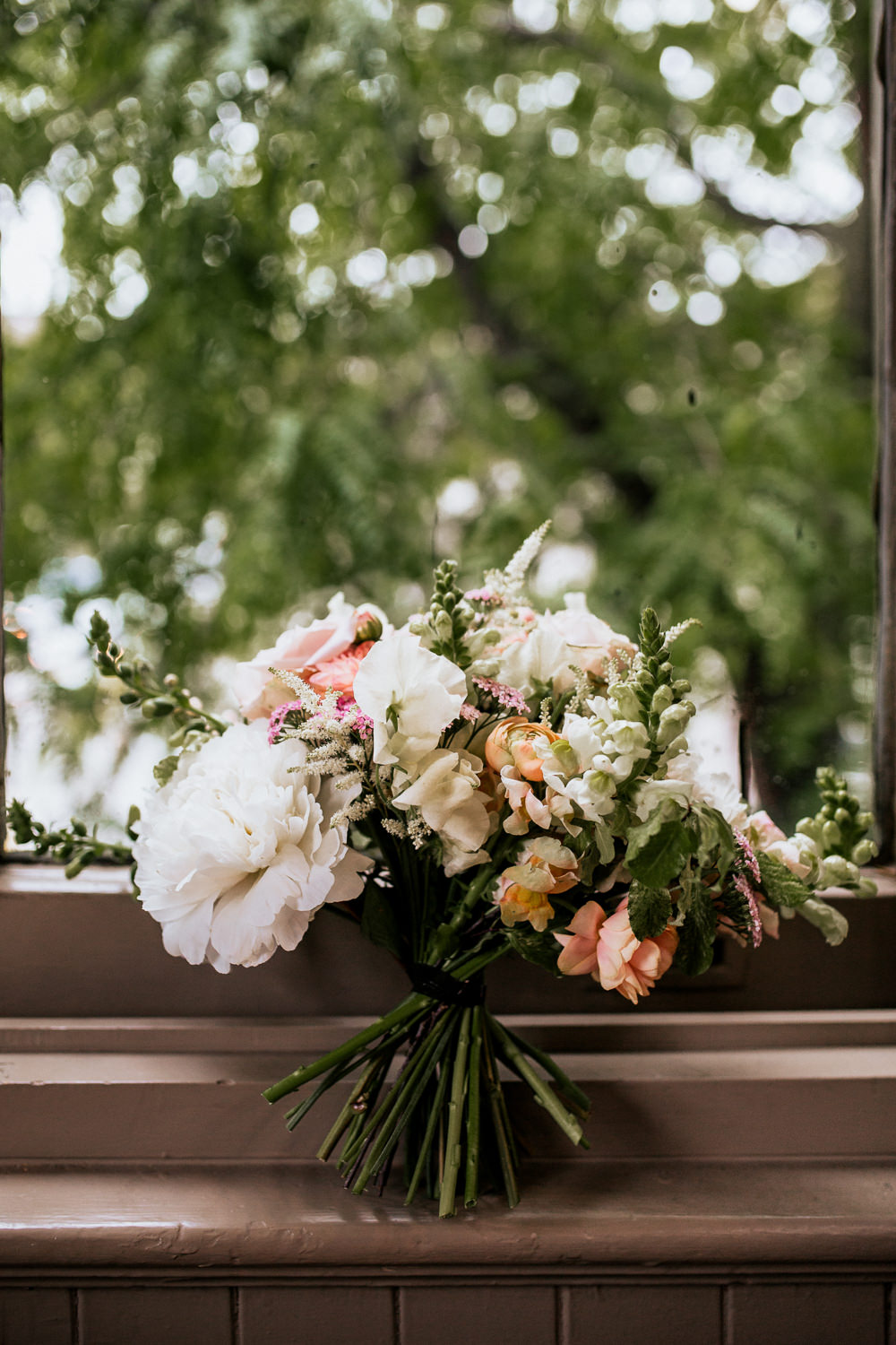 Bouquet Flowers Bride Bridal White Peach Peony Daliah Rose Blush Pink Wedding Ideas Meghan Lorna
