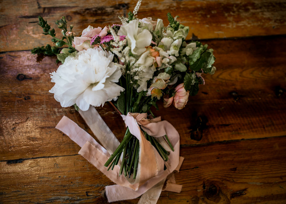 Bouquet Flowers Bride Bridal White Peach Peony Daliah Rose Blush Pink Wedding Ideas Meghan Lorna