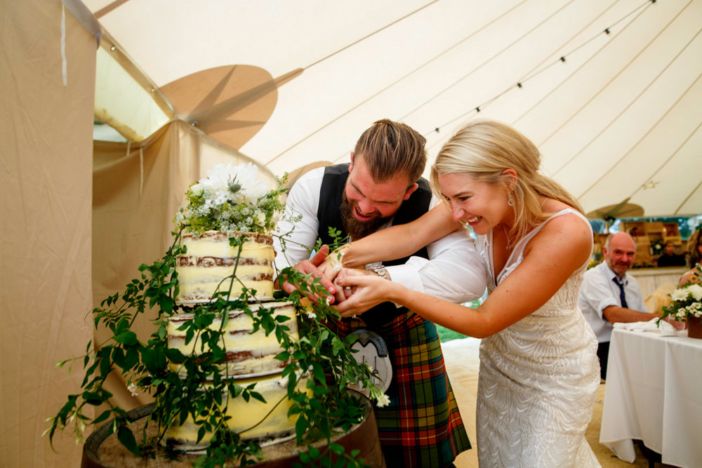 Semi Naked Cake Greenery Foliage Park Farm Wedding Everybody Smile Photography
