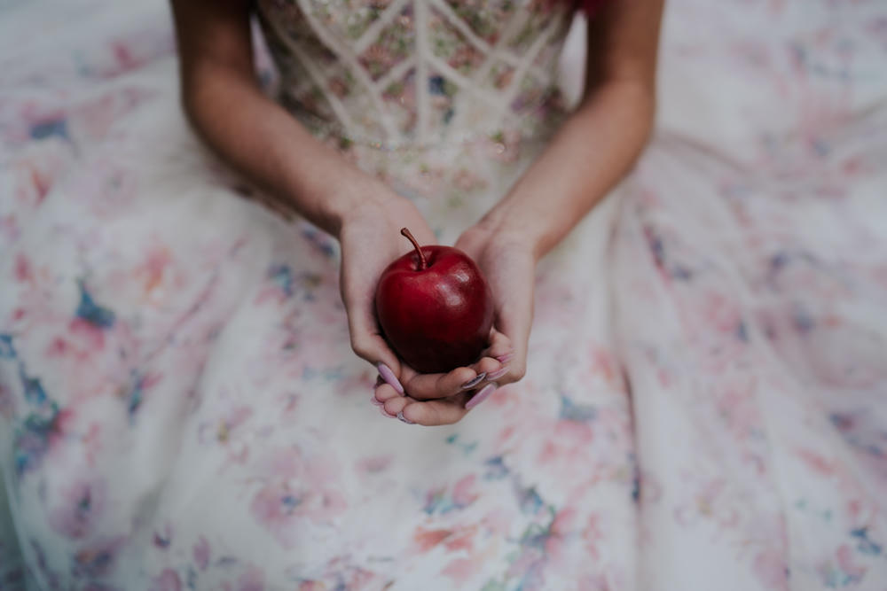 Apple Snow White Wedding Inspiration Joasis Photography