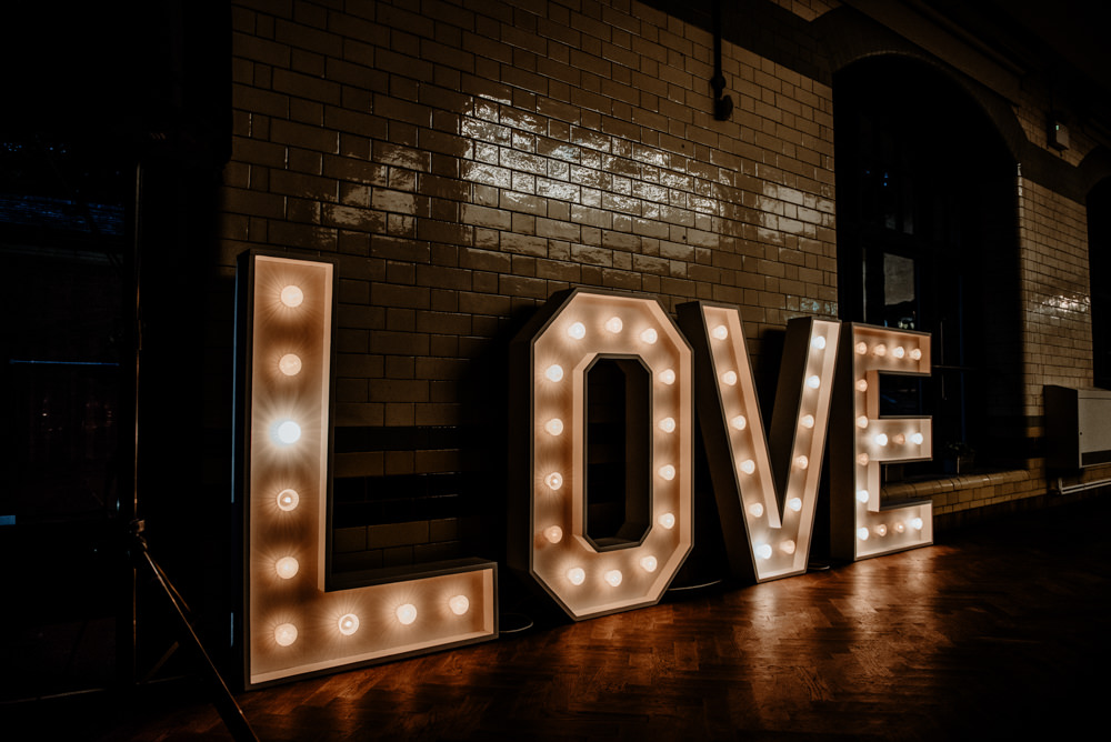 LOVE Letter Lights Indie Autumn Wedding Kazooieloki Photography