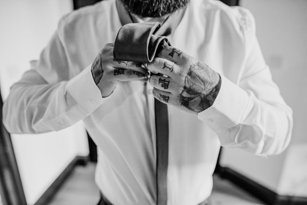 Groom Tattoos Indie Autumn Wedding Kazooieloki Photography