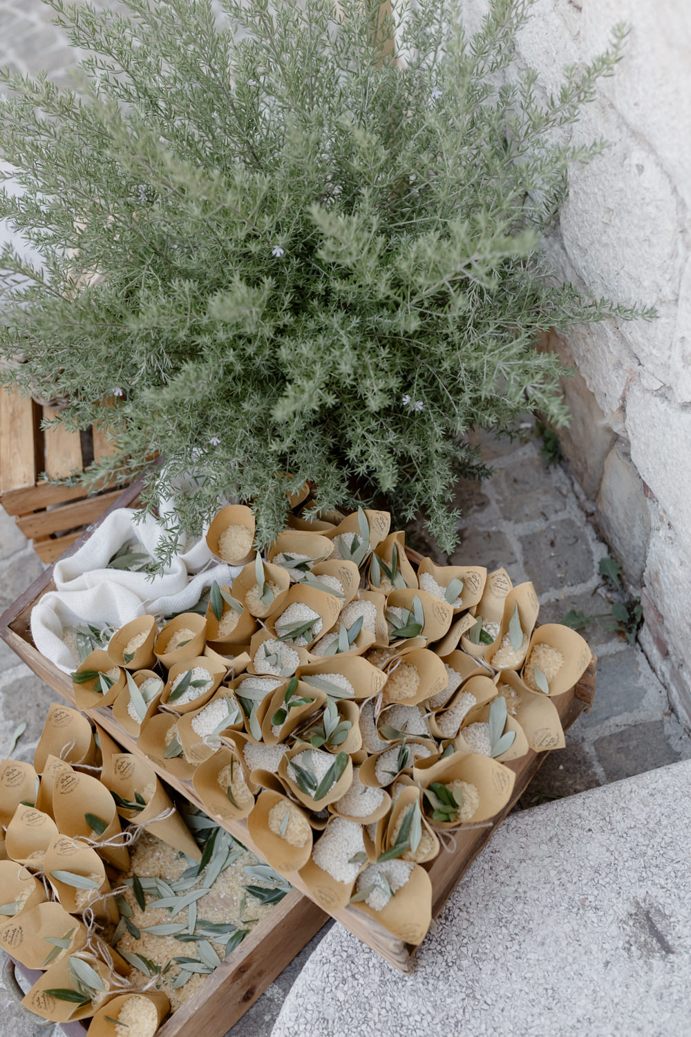 Confetti Cones Natural Italy Villa Wedding Flavia Eleonora Tullio