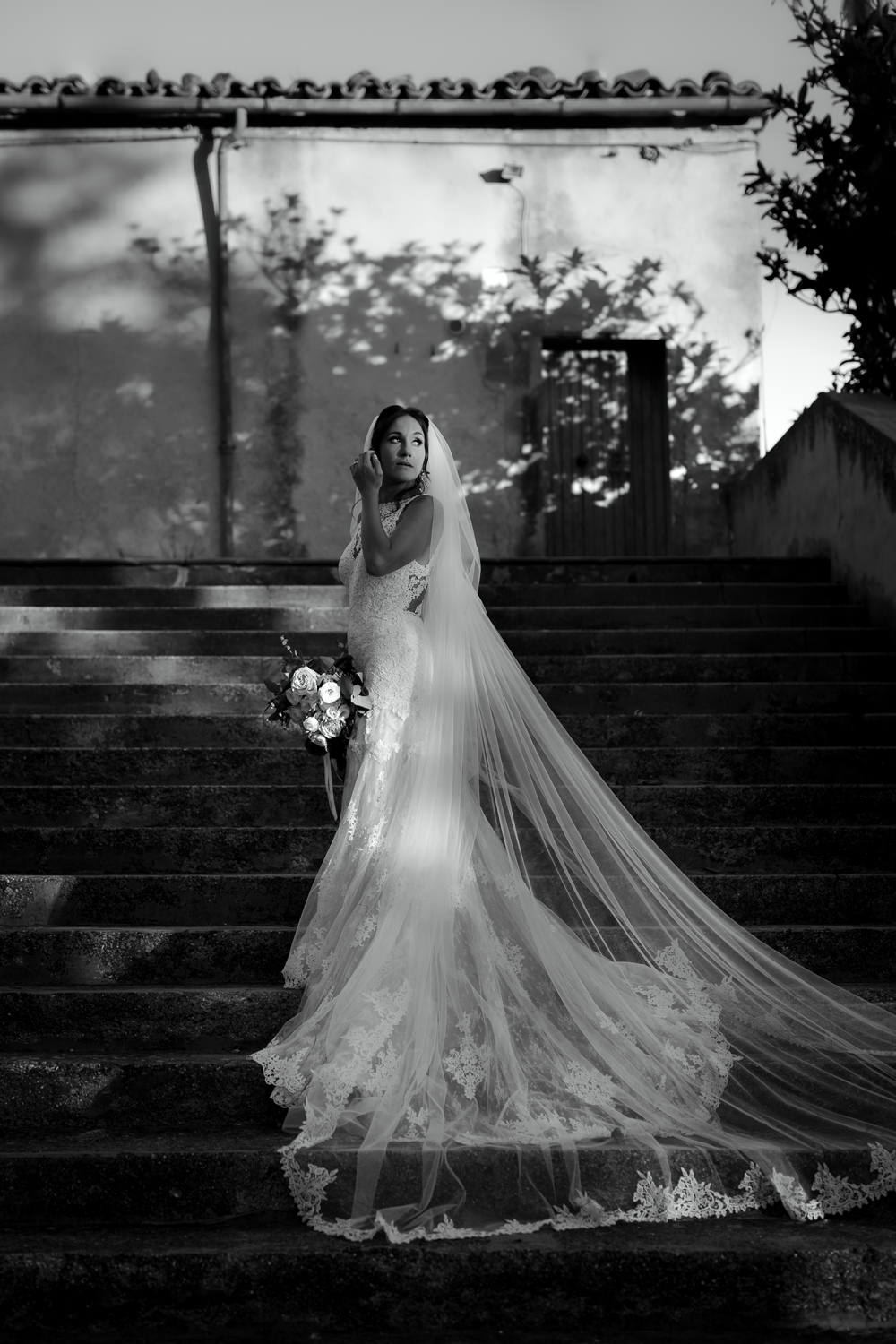 Dress Gown Bride Bridal Lace Train Veil Natural Italy Villa Wedding Flavia Eleonora Tullio
