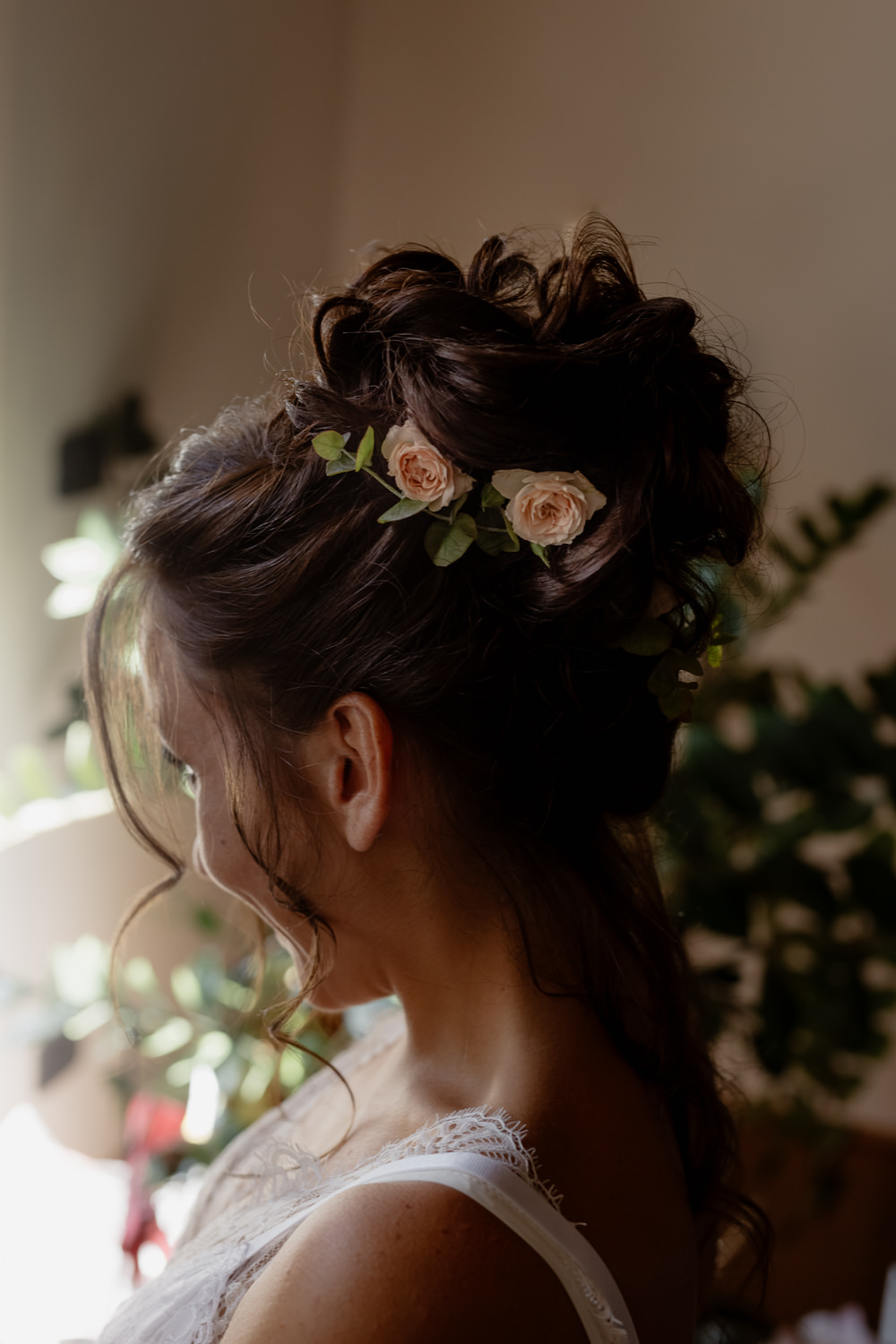 Bride Bridal Hair Style Up Do Bun Flowers Natural Italy Villa Wedding Flavia Eleonora Tullio
