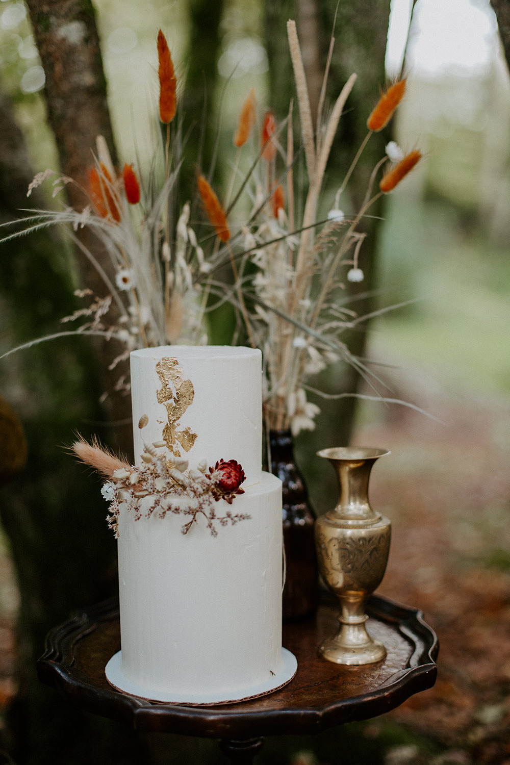 Iced Cakes Flowers Grasses Pampas Grass Gold Leaf Boho Wedding Ideas The Enlight Project