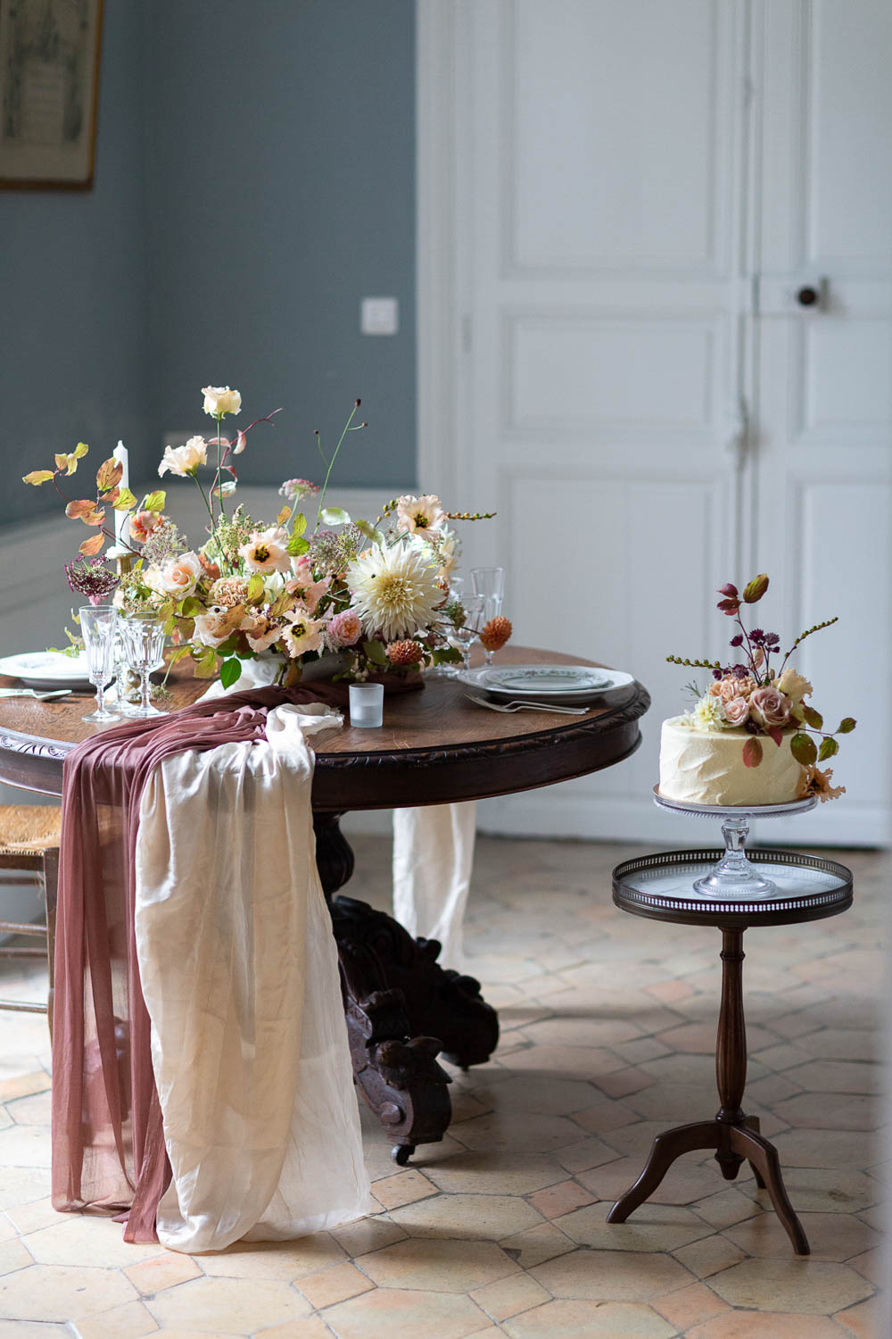 Sweetheart Table Flowers Silk Runners Château Elopement France Maru Photography
