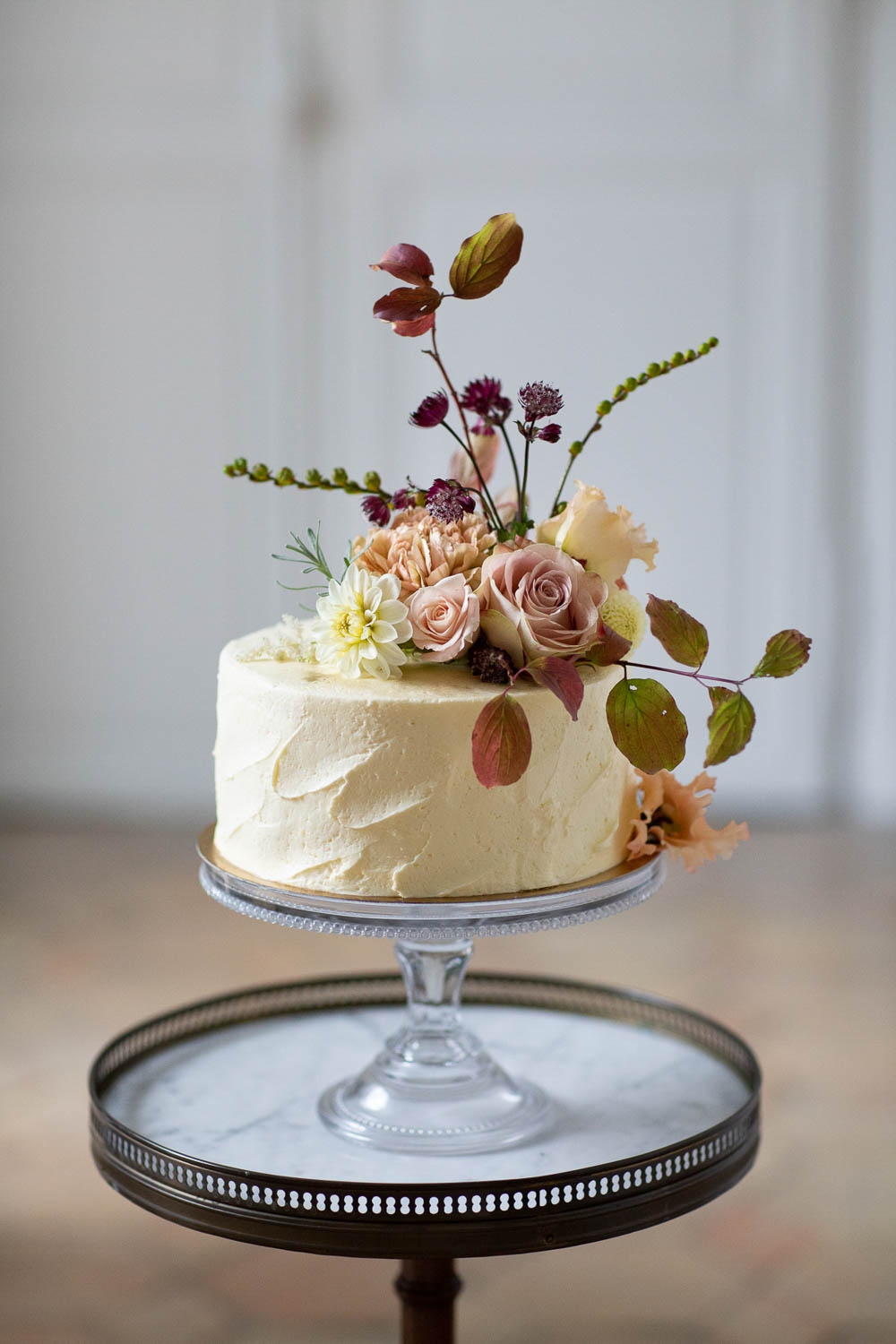 Buttercream Cake Flowers Topper Rose Château Elopement France Maru Photography