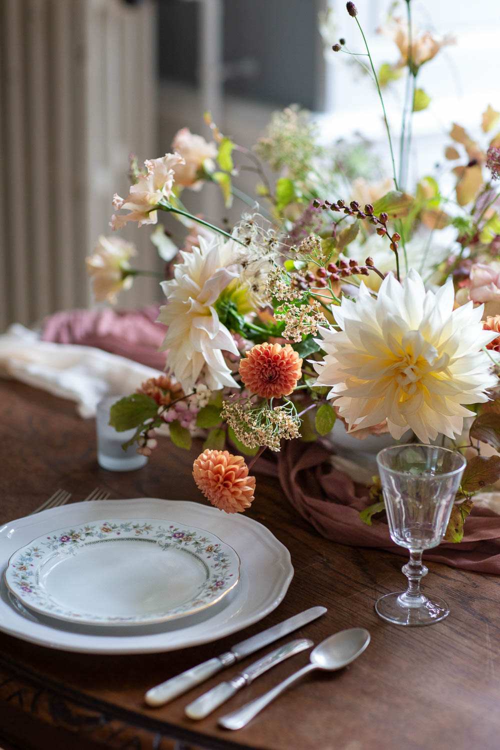 Tabke Flowers Centrepiece Peach Cream Coral Dahlia Château Elopement France Maru Photography