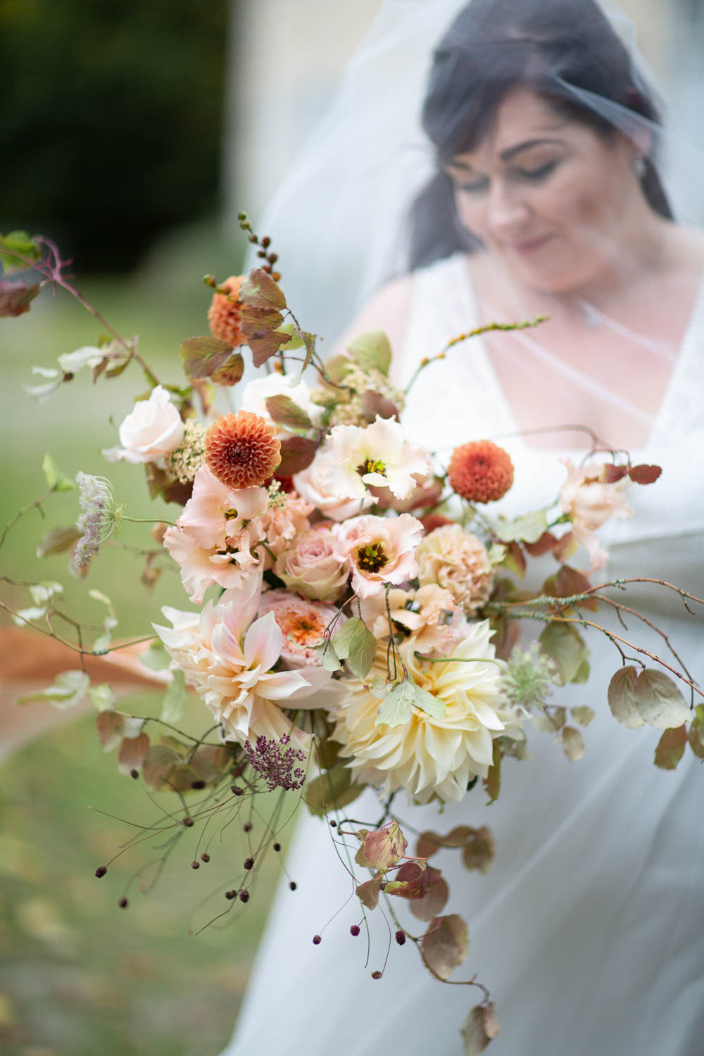 Bouquet Flowers Bride Bridal Ribbon Peach Cream Coral Dahlia Château Elopement France Maru Photography